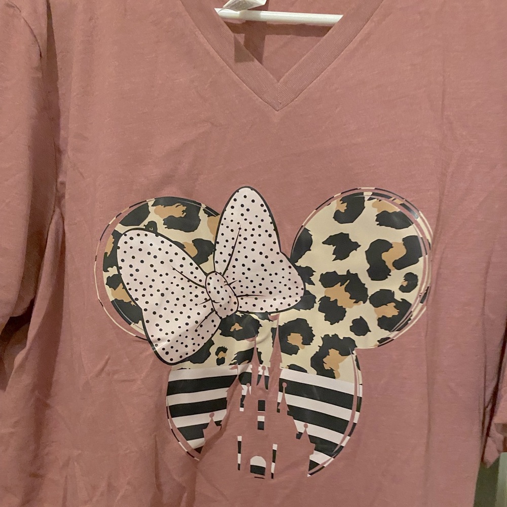 Womens New XL Disney Disneyland Castle Vacation Tee in Mauve Color